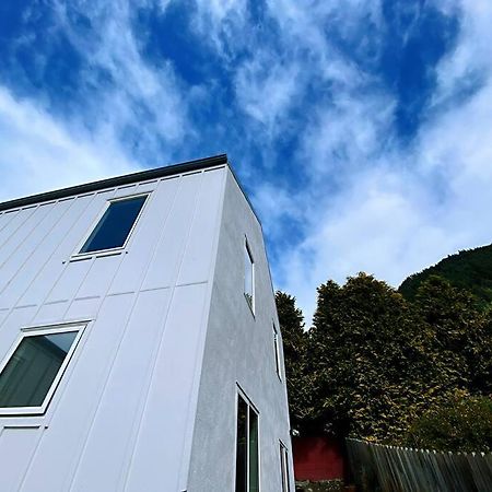 Апартаменти Hideaway Rima - In The Cbd Квінстаун Екстер'єр фото